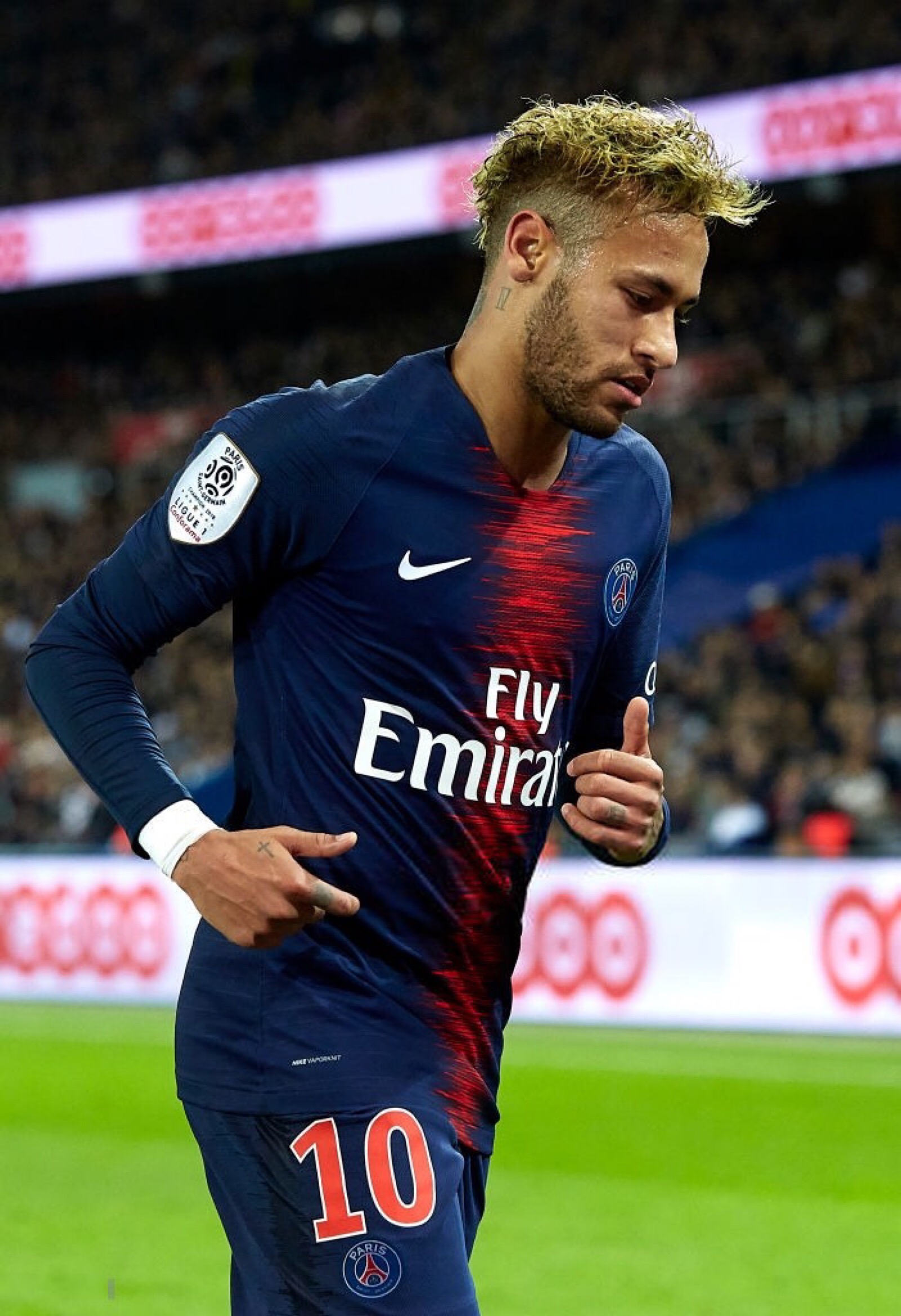 埃梅里上任后维拉5次英超对切尔西赢3场，与上任前20场持平（埃梅里执教后维拉英超对切尔西5战3胜，追平上任前20战胜场）