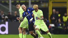 前15轮德甲凯恩6次当选全场最佳，比其他球员至少多3次（德甲前15轮，凯恩6次当选全场最佳，领先其余球员至少3次）