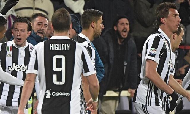 德甲战报：Y.迪奥曼德帽子戏法，RB莱比锡6-0狂胜法兰克福（德甲速递：RB莱比锡6-0横扫法兰克福，Y.迪奥曼德上演帽子戏法）