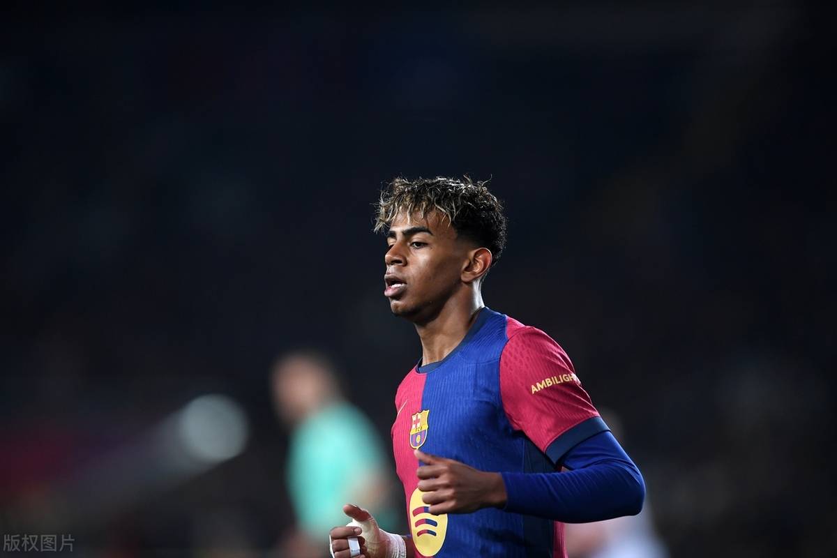 郭晶晶也没想到，霍启刚会因香港火灾后的这一举动，实现口碑暴增