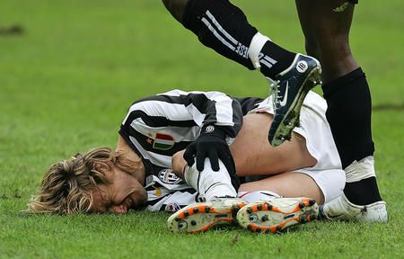 迫使防守