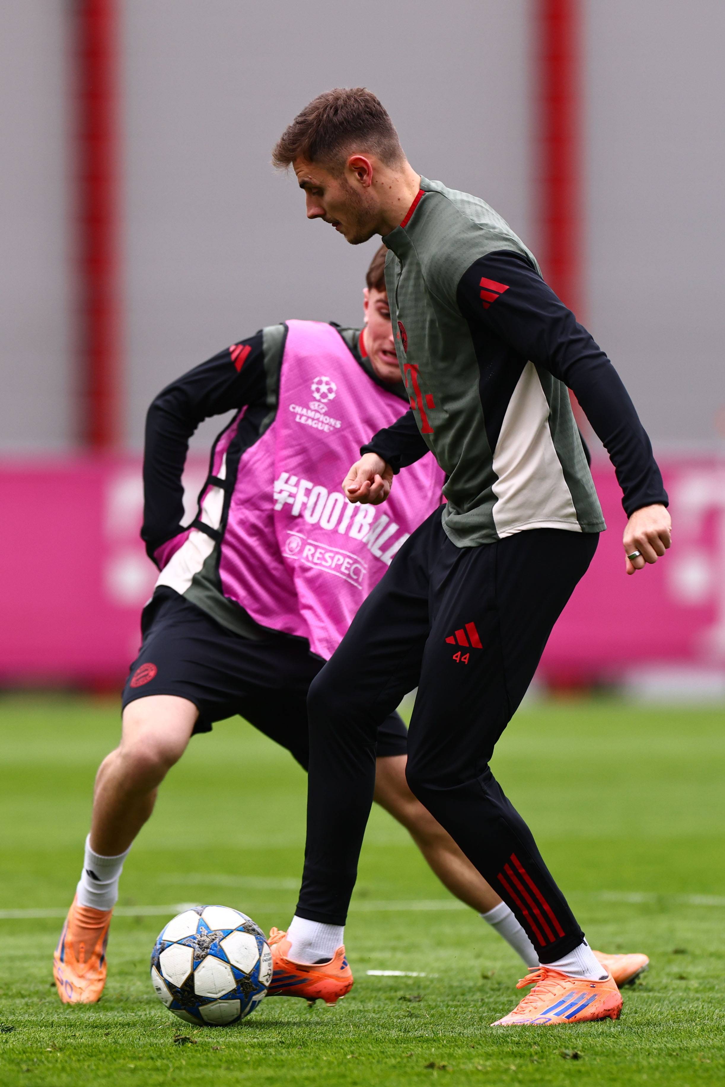 巴萨前高管：皇马就像校霸，只敢狂扁小朋友，碰到强的就缩了