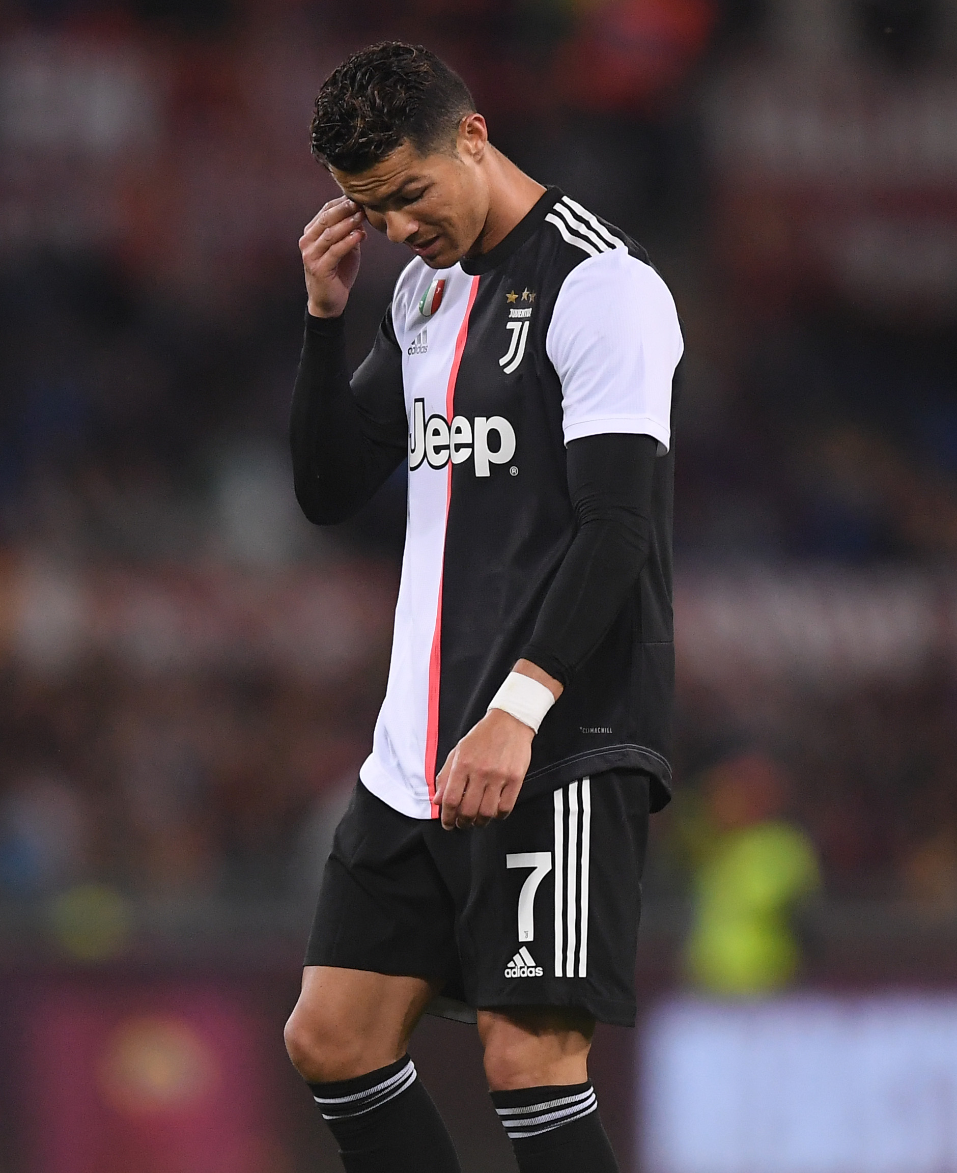 英超半场：托雷斯乌龙，沃特金斯双响，布莱顿2-2维拉（英超半场战报：托雷斯自摆乌龙，沃特金斯梅开二度，布莱顿暂2-2维拉）